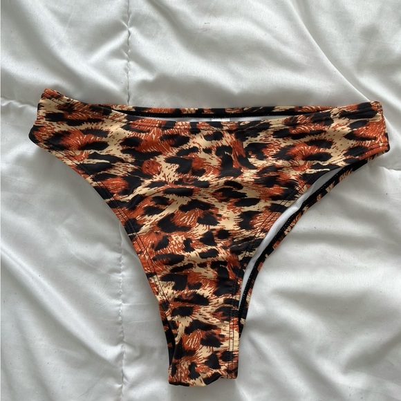 Leopard Print Off-Shoulder Bikini - Picture 3 of 3